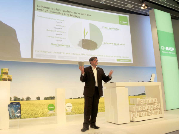 Nové produkty společnosti popsal Markus Heldt, prezident divize Ochrany rostlin